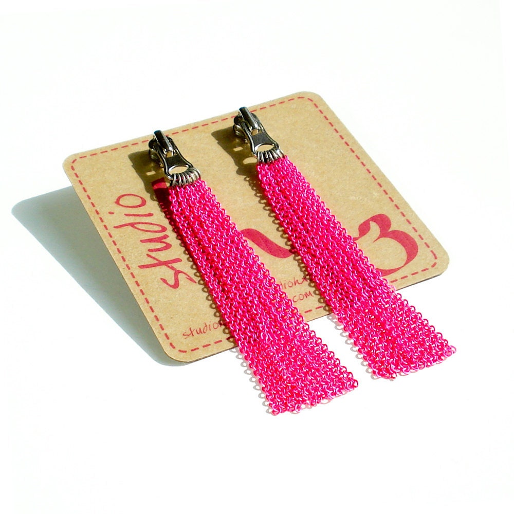 Zipper Pull Earring With Multi Strand Neon Pink & Neon Orange Chain