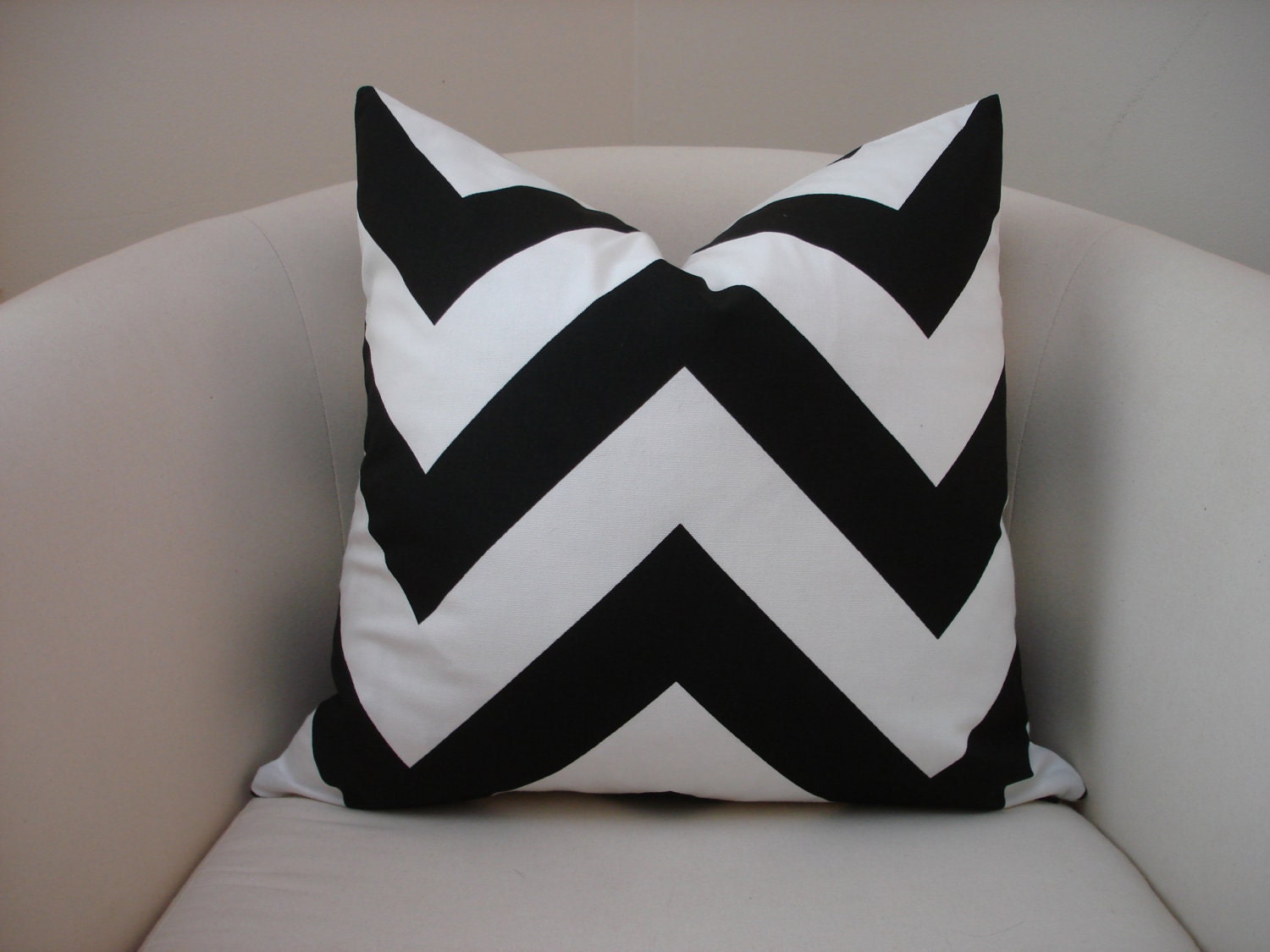 20" x 20" Black and White Chevron Pattern Pillow Cover