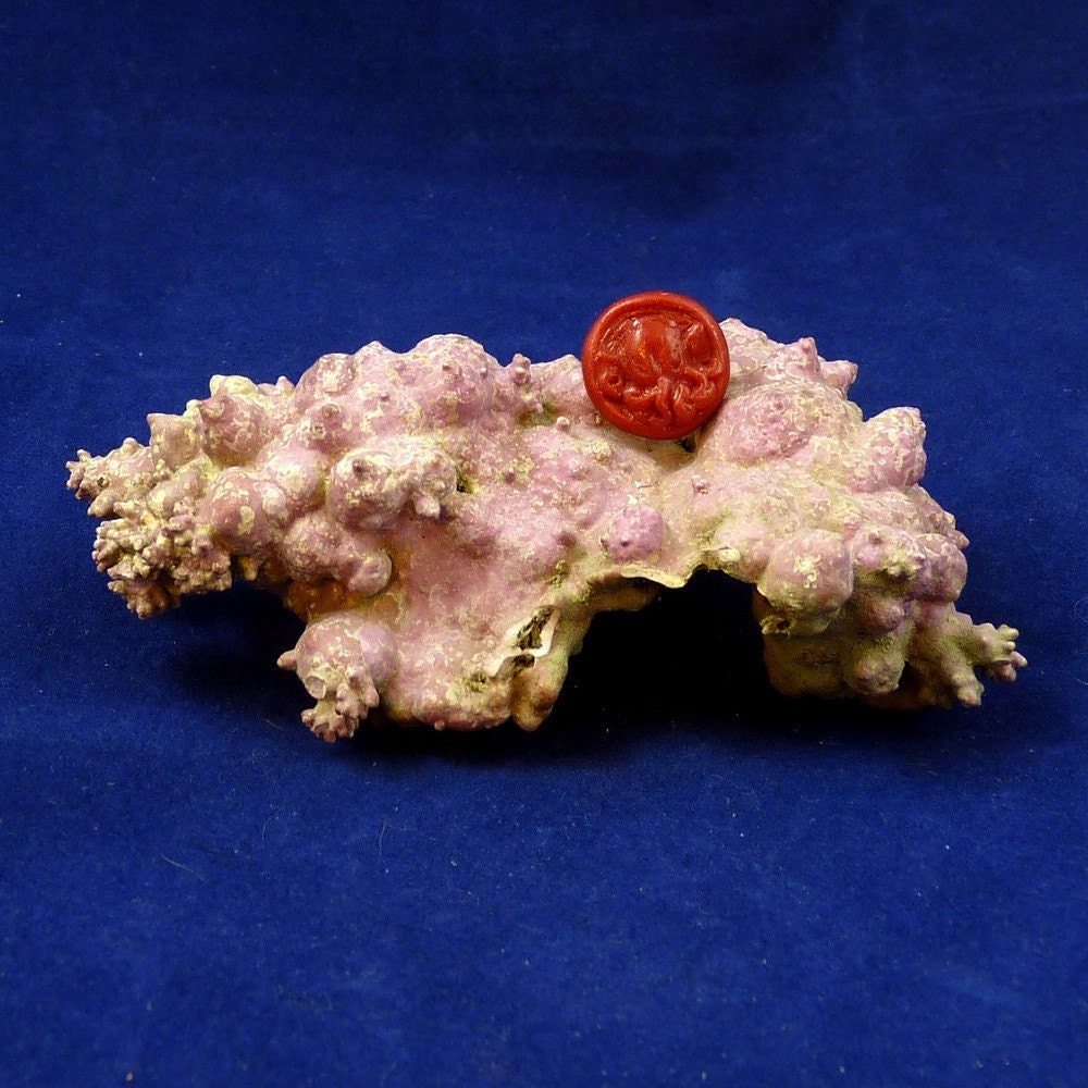 Burgundy Cthulhu Cameo Pin - Polymer Clay Lovecraft Jewelry