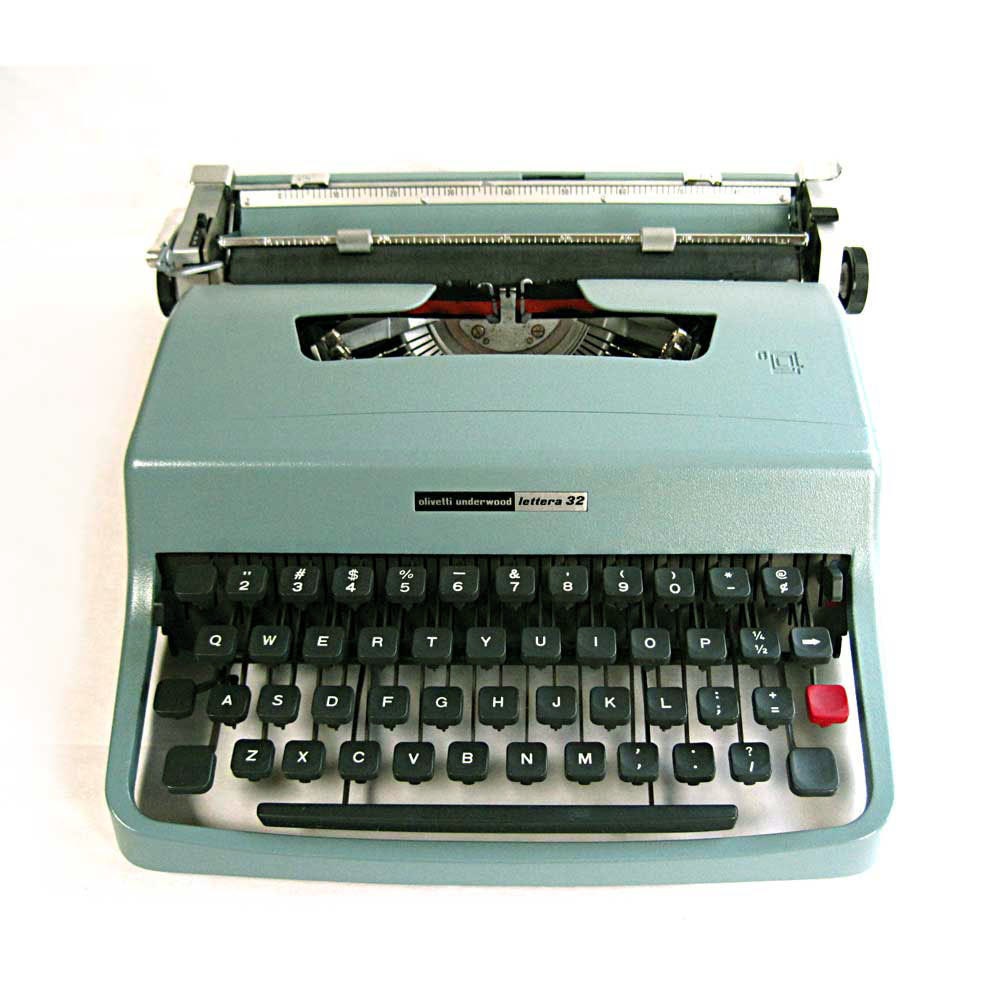 TYPEWRITER OLIVETTI Lettera 32 Underwood aqua blue green with original case retro office mid century office decor manual portable typewriter