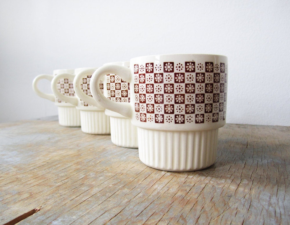 vintage 70s mugs floral checkerboard ceramic set of 4