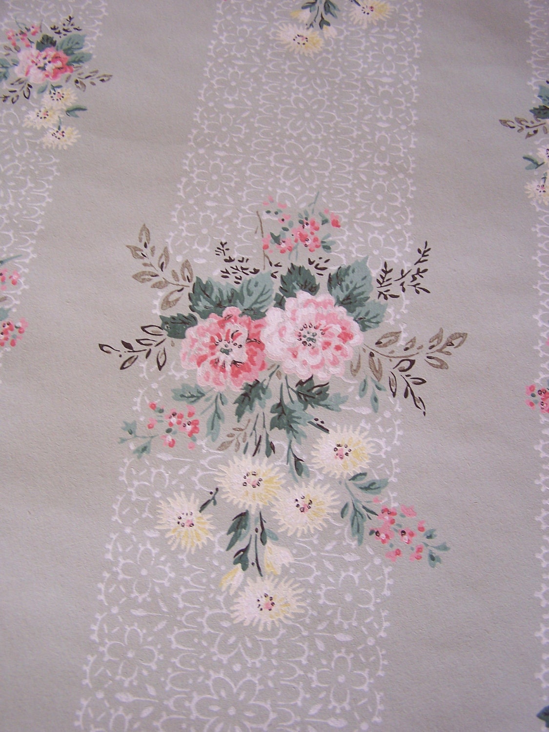 Vintage Wallpaper Spring Sage Green Pink Yellow Daisies Floral Bouquet Focal Lace Strips Shabby Cottage