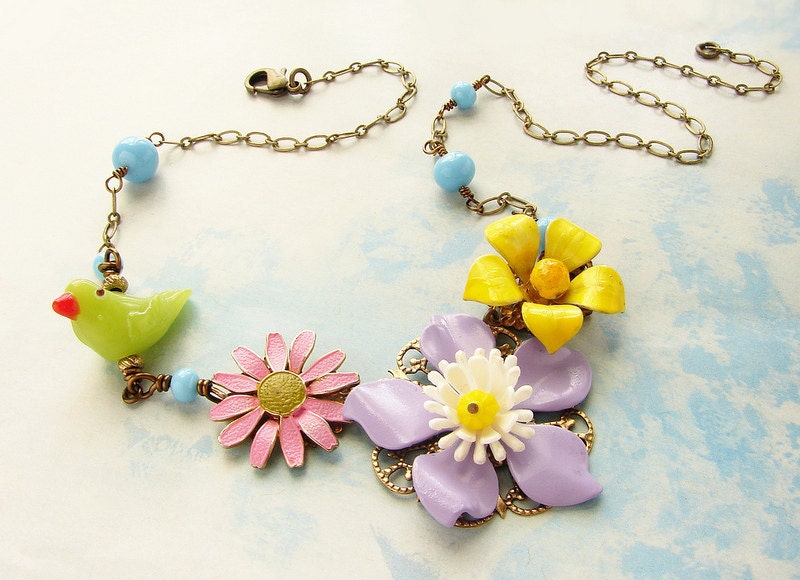 Vintage Yellow Buttercup pink Daisy Green Bird lavender floral necklace, Vintage Pastel flower Brooch Spring Easter Sunday necklace