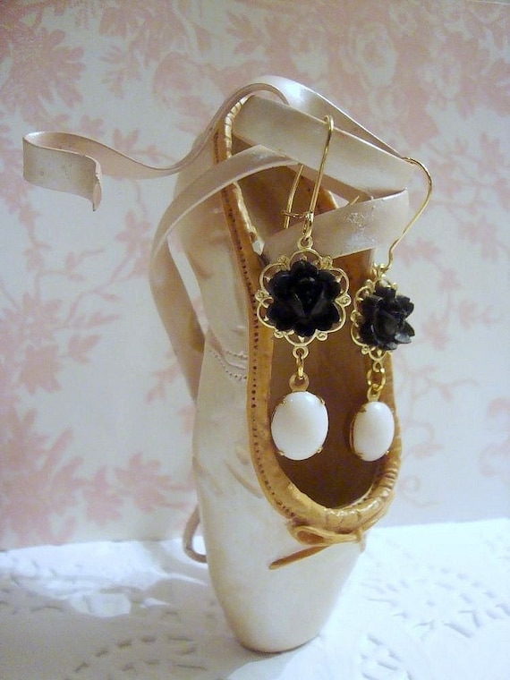 Shabby Chic Earrings, Wedding, Bridesmaid, Maid of Honor, Brides, Bridal Earrings,Vintage Glass Beads