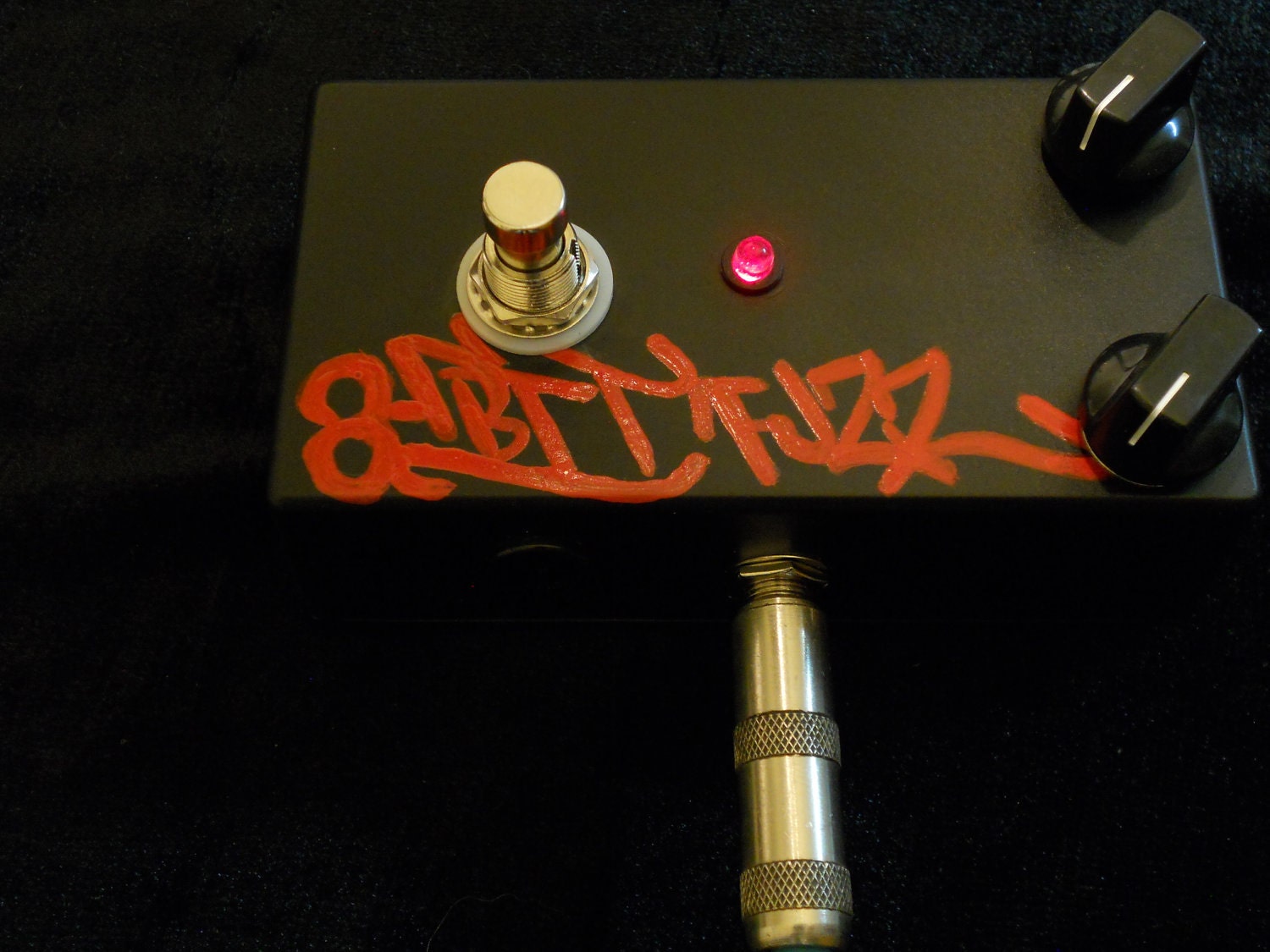 8-BIT FUZZ SYNTH octave synth distortion pedal