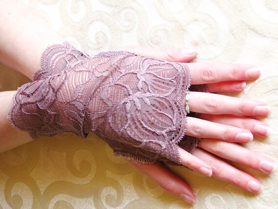 Lace Fingerless Gloves Amethyst Lavender Purple Bridal cuff 