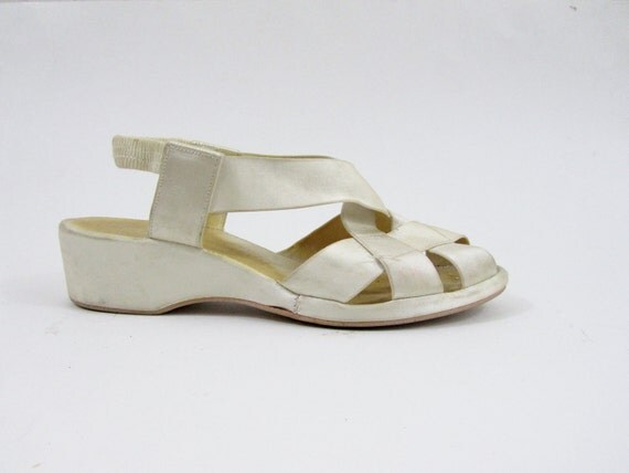 1940s Wedding Dress Shoes Peep Toe Wedge Heels in Creme Satin
