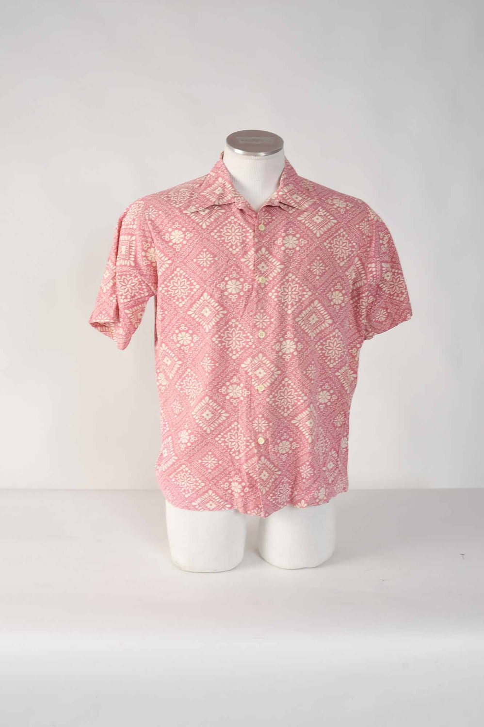 Vintage 1950s Shirt // Rockabilly Pink Bandana Print Look Collar Sportshirt Size Large