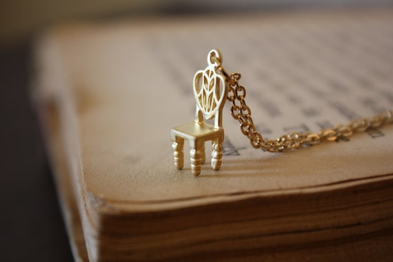 Fairy Tale Throne Necklace - Gold
