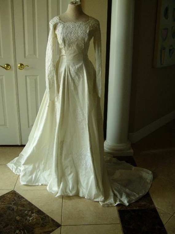 Vintage off white wedding dress with a fitted waist From creativegatherings