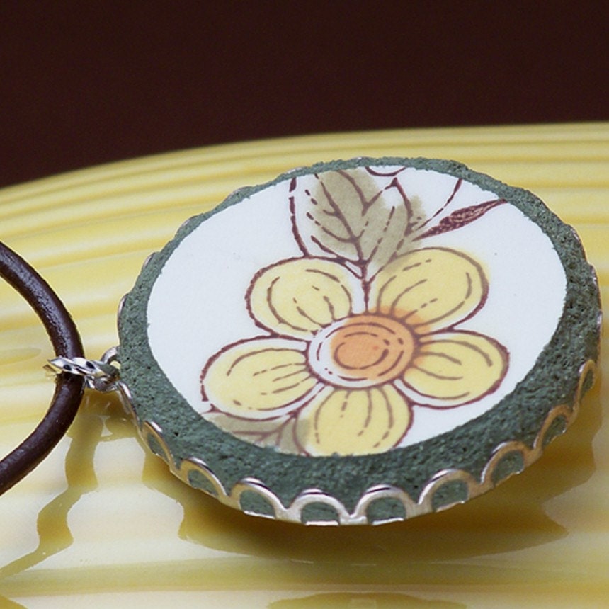 Broken China Plate Pendant - Daisy Floral Recycled Jewelry