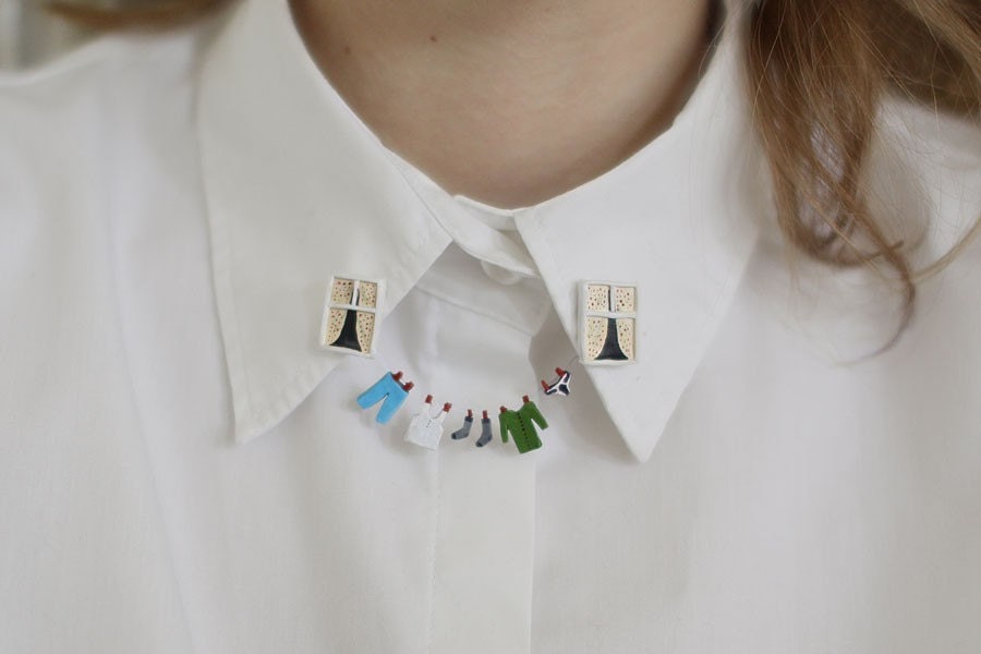 Laundry double brooch