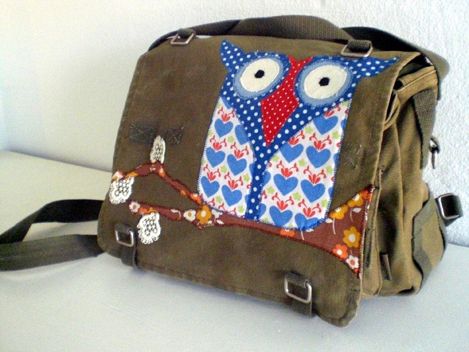 Messenger bag "Mrs. Owl" Shoulder bag upcycled German army bag with vintage fabric applique and lace
