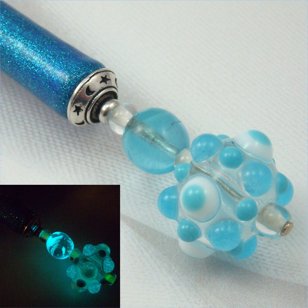 Hairstick Alien Life Form in Glow in the Dark Art Glass on a Glitter Stick
