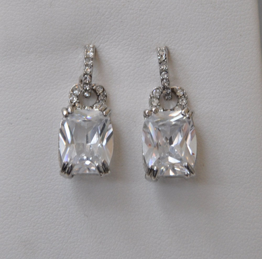 Elegant rectangular crystal earrings
