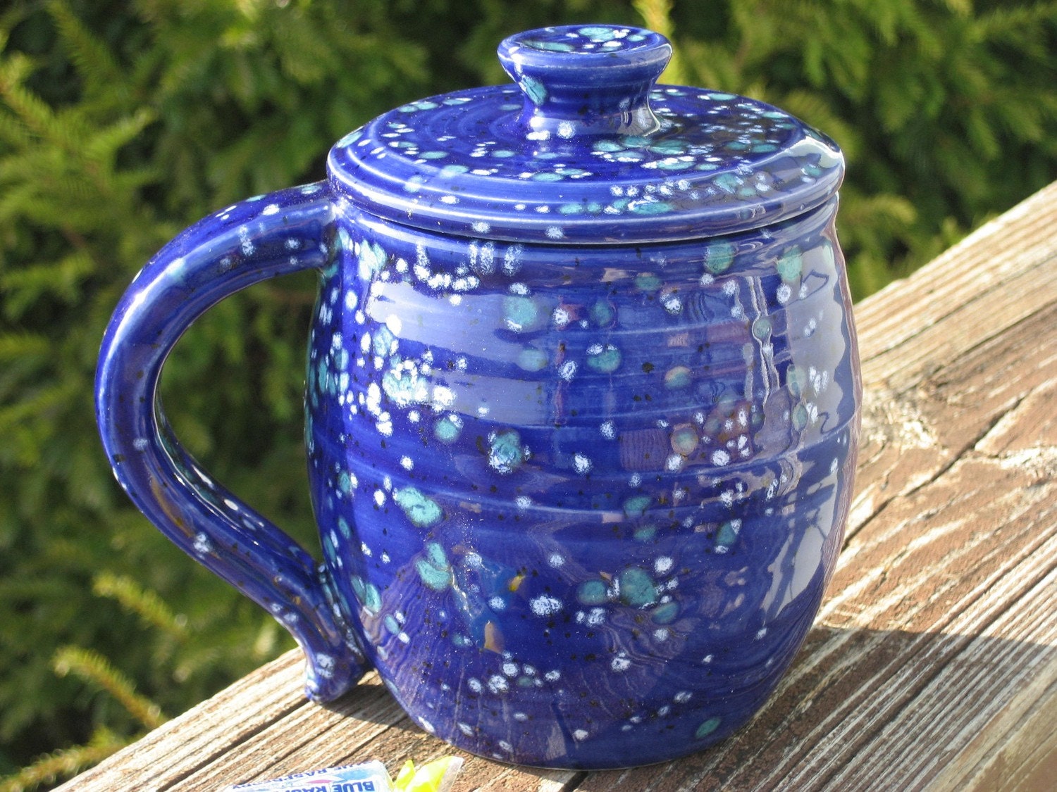 large covered mug, speckled blue