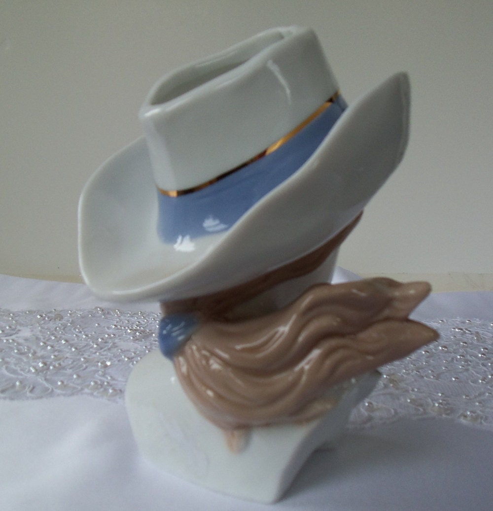 Vintage doll head vase, 24 kt gold trim light blue cowgirl, perfect condition