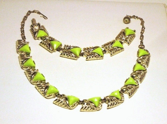 1950s Thermoset Necklace and Bracelet Demi Parure