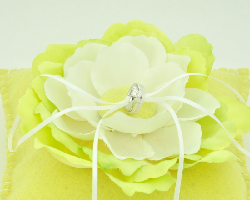 Ring Pillow - Yellow and Green