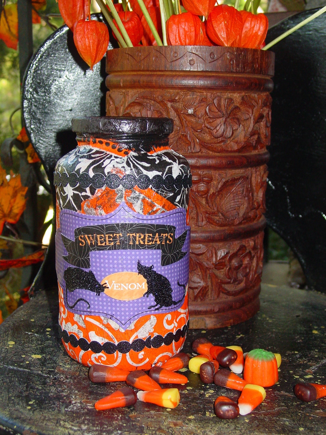 OOak Halloween KITSCH bottle VENOM and Sweet Treats