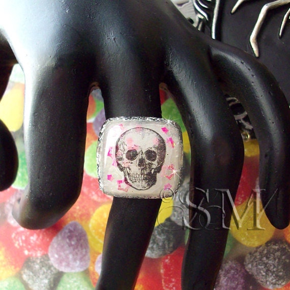 Halloween Skull GLOW in the DARK - resin ring