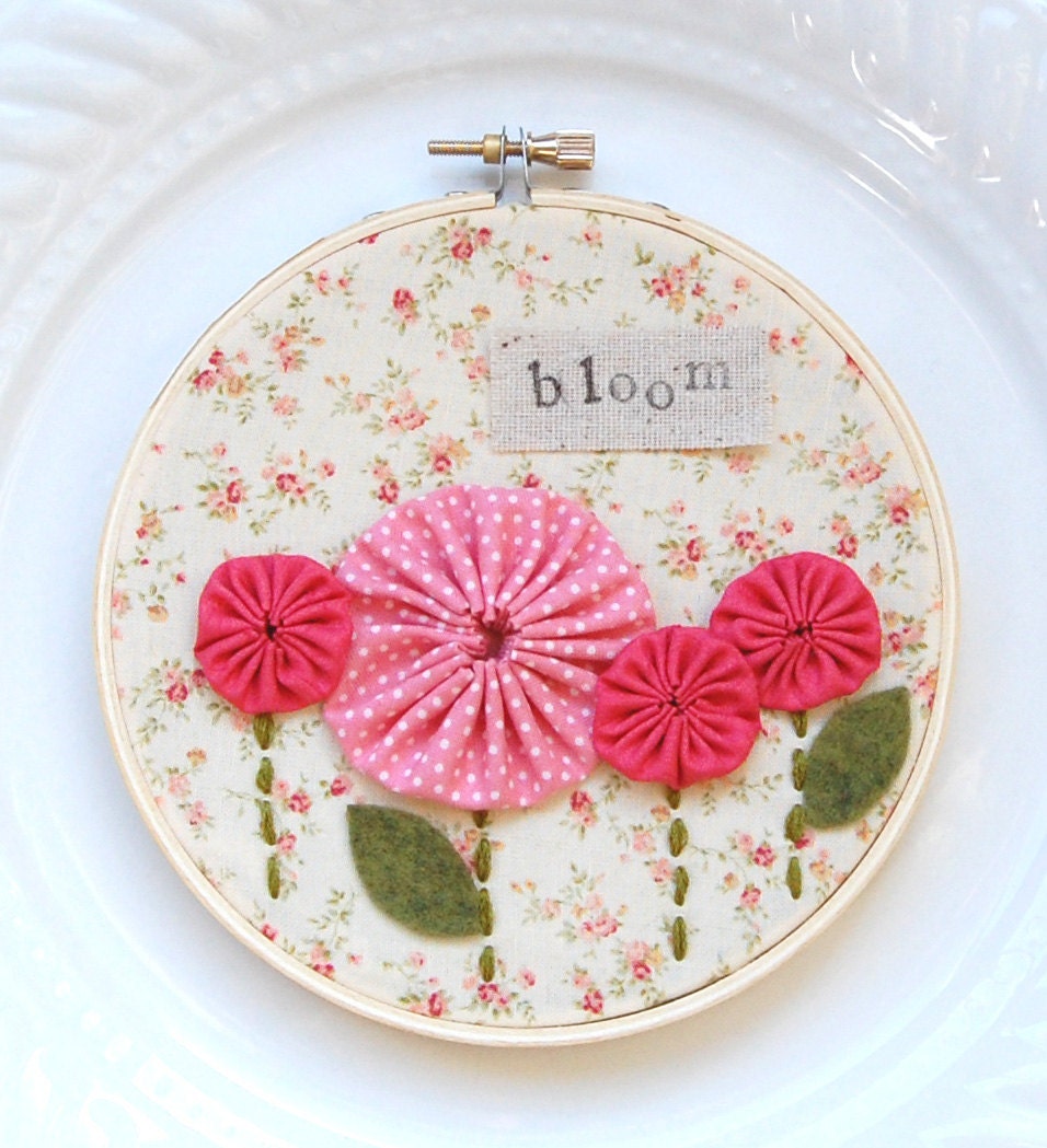 5 inch hoop art: "bloom" in coral.