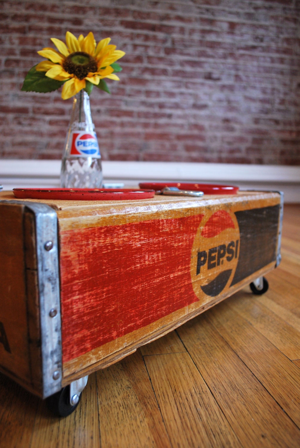 UPCYCLED - Vintage Pepsi Crate Pet Feeder
