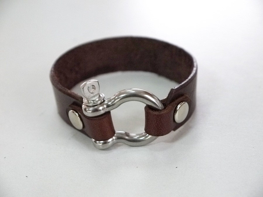 Chocolate Wrap Leather Bracelet with Stainless Horse Shoe