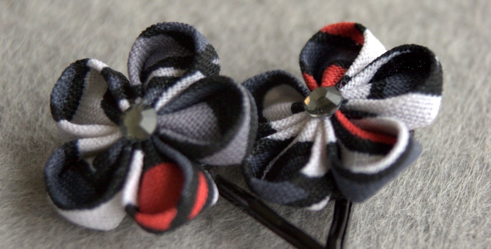 Kanzashi style flower bobby pin set - grey, black, white and red