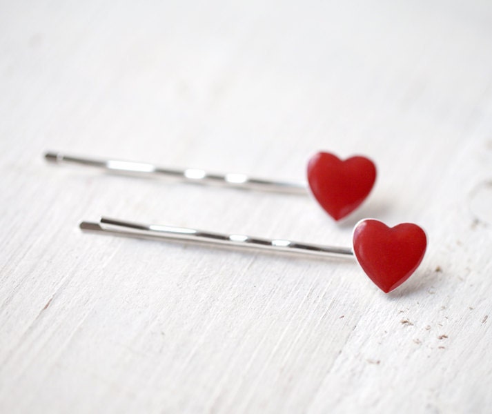 Red Heart bobby pins / hair clips - Valentine's Day - SET of 2 (H002)
