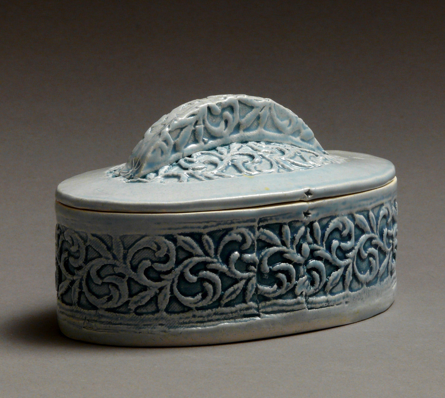 Victorian Vines - oval box 2198