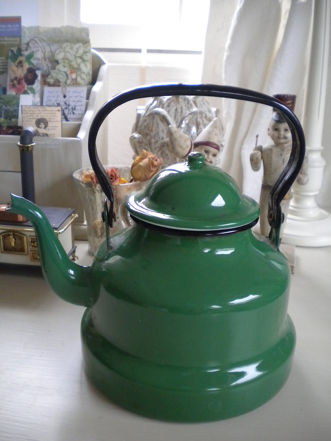 Vintage french enamelled green kettle. BARGAIN PRICE 15 euros instead of 20.