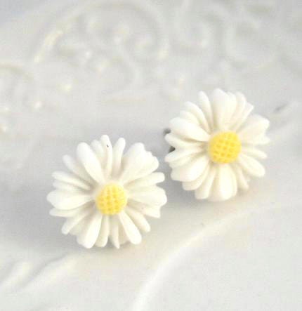 Daisy Earstuds, Summer post earrings, Daisies flower post  Ear studs ,Flower Ear studs
