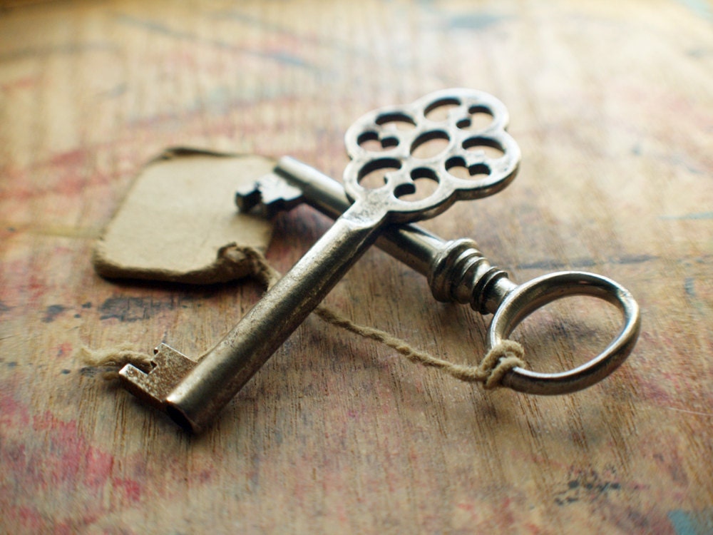 The Silver Cottage Antique Key Duo