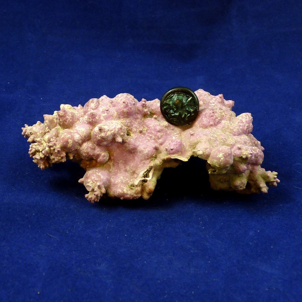 Dark Green Cthulhu Cameo Pin - Polymer Clay Horror Jewelry