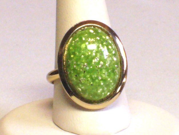 Confetti Cabochon Ring in Gold Setting from the 1950s