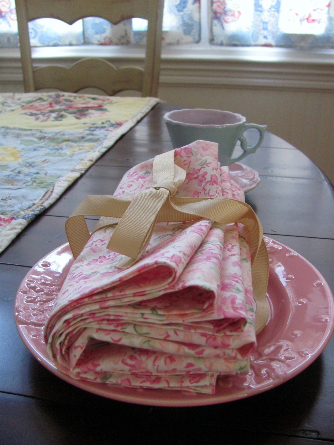 Pink and White Flowers Cloth Napkins -- Set of 4
