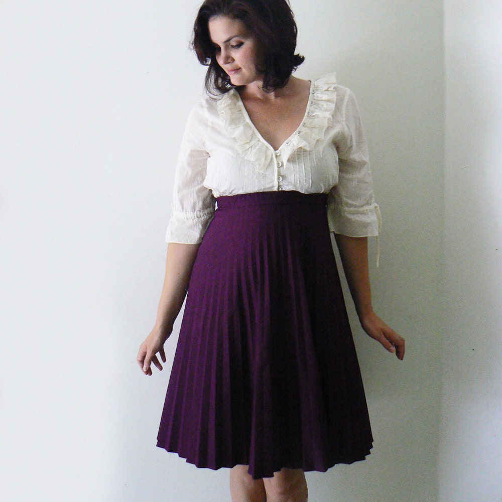 plum purple .vintage. (pleated) skirt