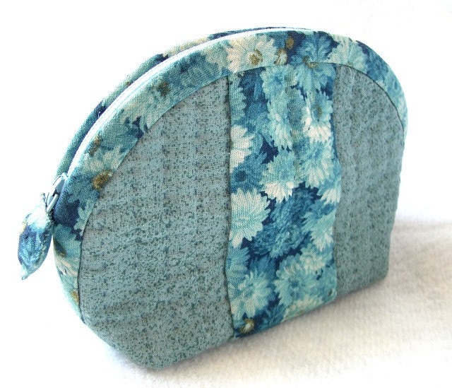 Hand-quilted Patchwork Zipper Purse-Blue Flowers