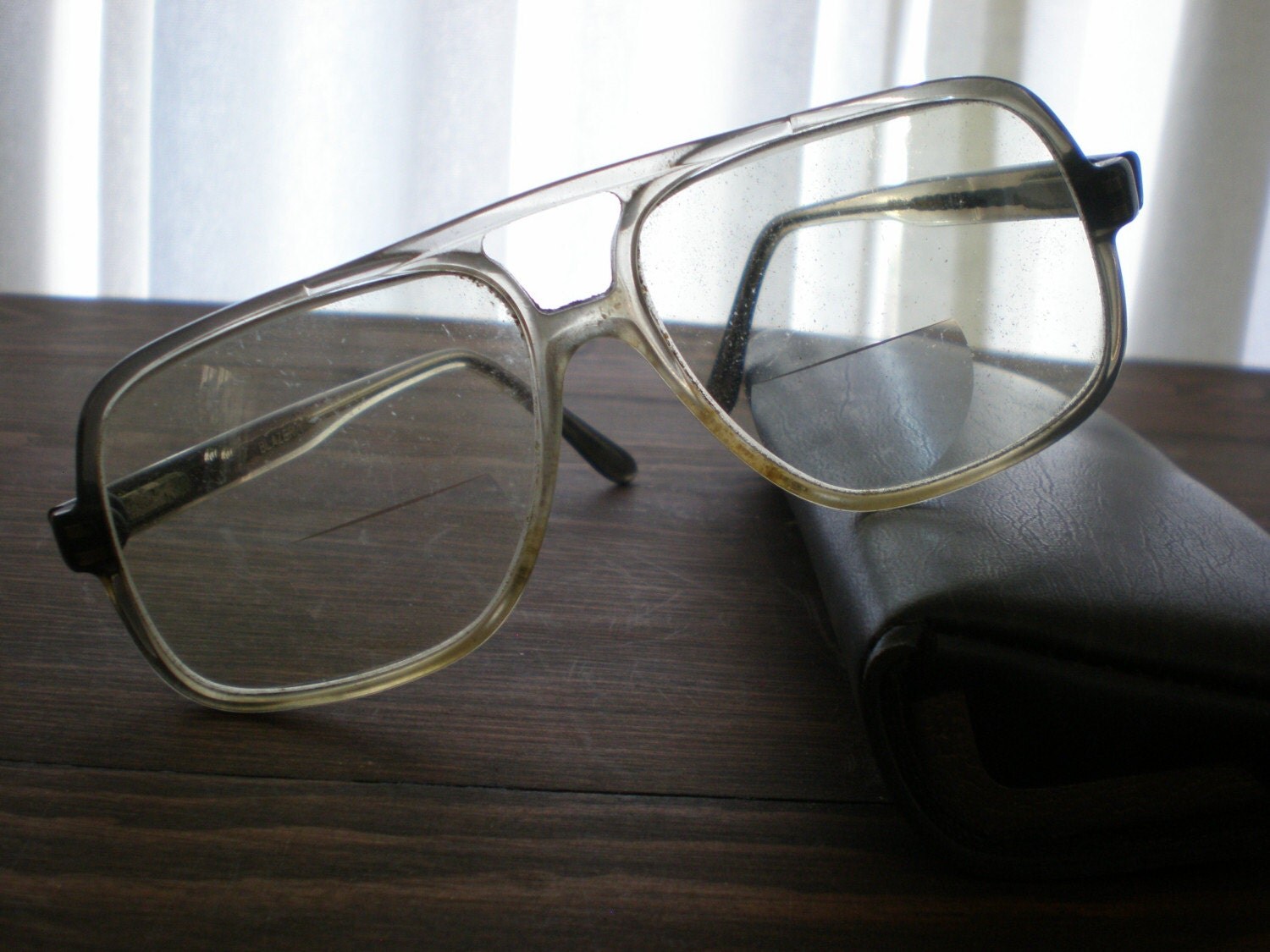 What are these type of glasses called? r/malefashionadvice