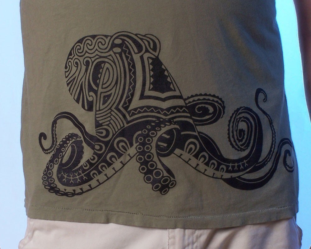Tattoo Octopus Tshirt on Moss