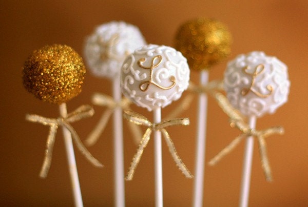 Six of the delicious cake pops are handdipped in white chocolate and 
