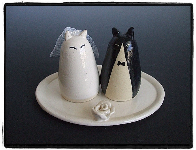 Wedding Cake TopperWhite Cat Bride and Tuxedo Cat Groom with Tray