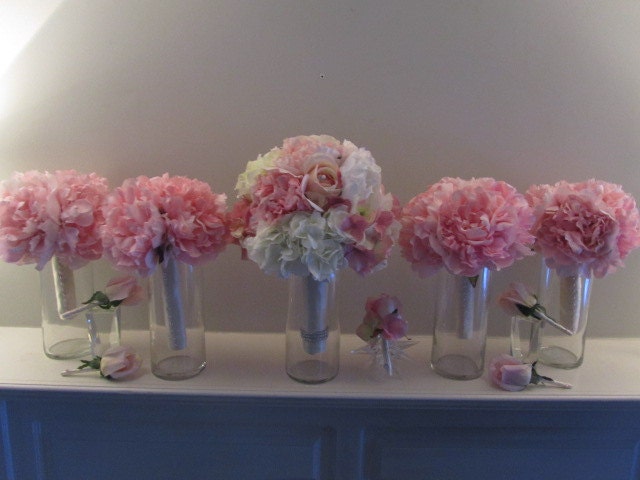 ivory and pink wedding bouquets