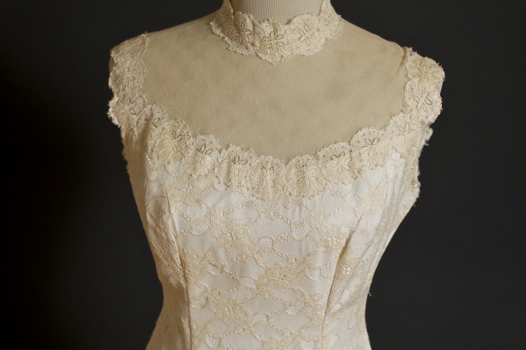 Vintage Ivory Lace 1960s Wedding Dress Gown LaceSweetheartRosettesFull 