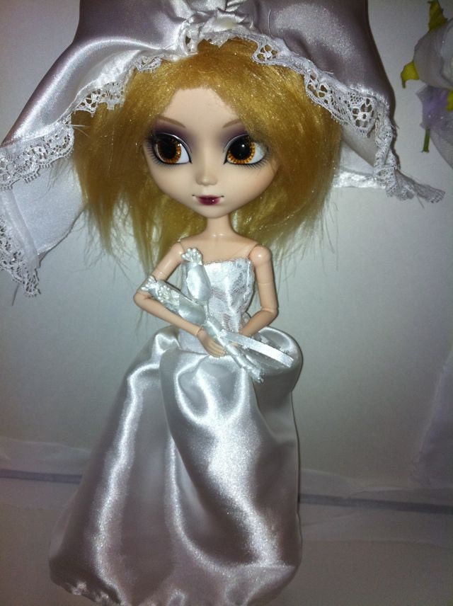 Pullip wedding dress simple with lace top From PoisonSake