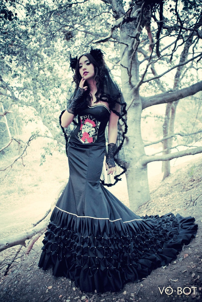 Gothic wedding dress evvening gown red carpet gown