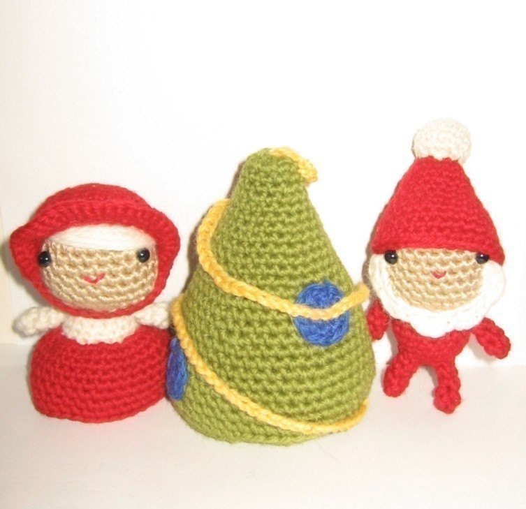 Bernat: Pattern Detail - Happy Holidays - Santa Baby Booties (crochet)