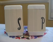 SALE - Vintage Salt and Pepper Shaker Set - Retro Kitchen - 1950s
