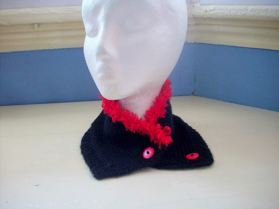 Neckwarmer hand knitted collar  red black by SpinningStreak